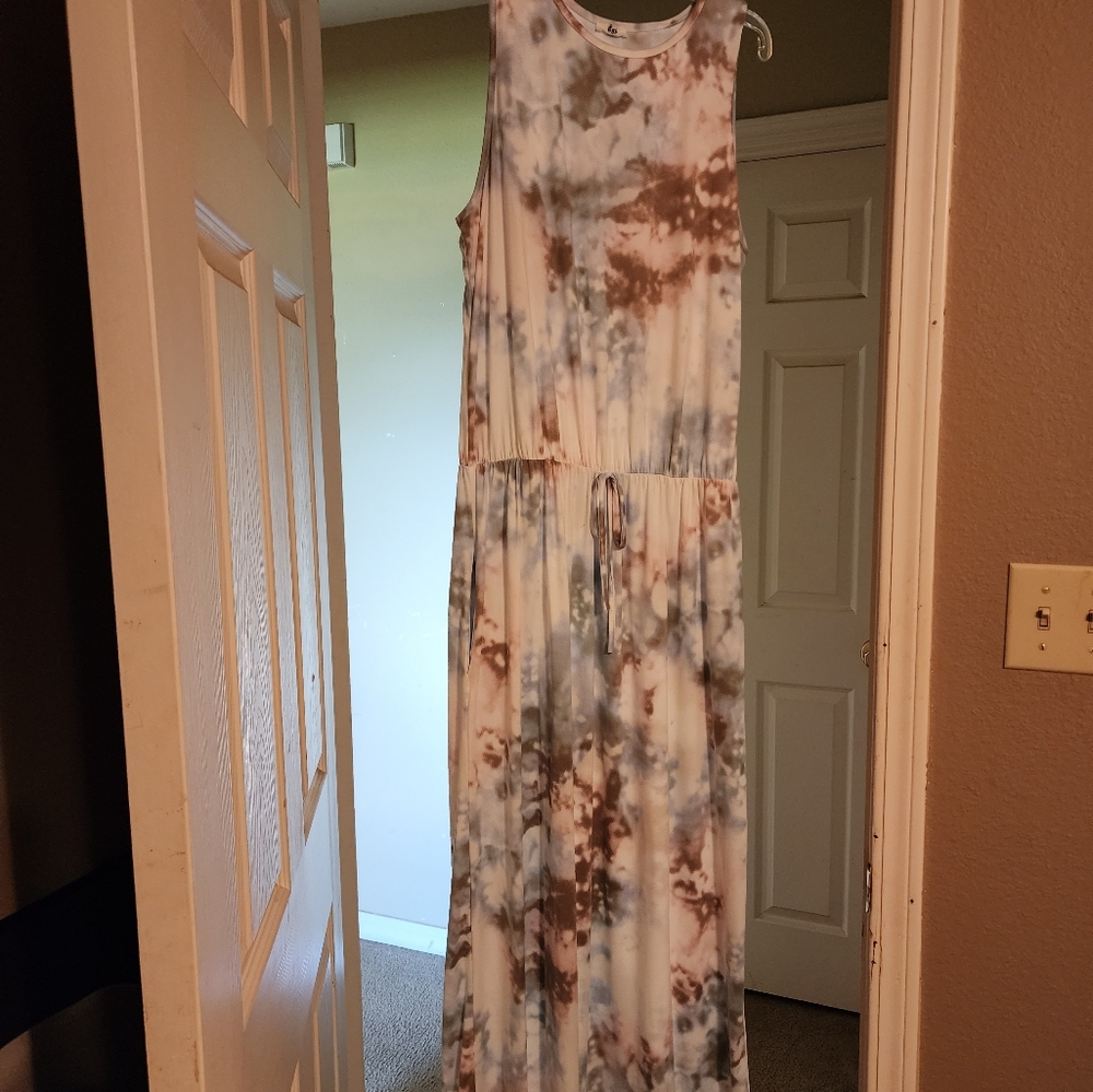 Maxi dress with pockets